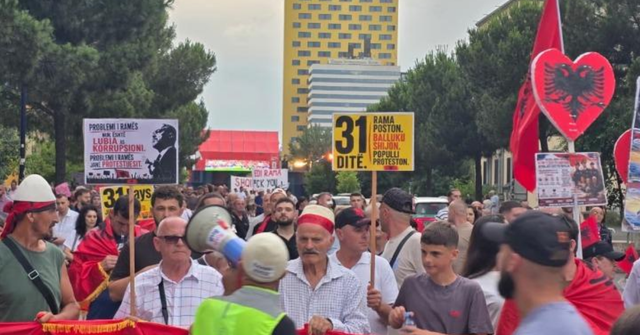 Nis protesta e 31-të në Tiranë: Dhunës do i përgjigjemi me dhunë