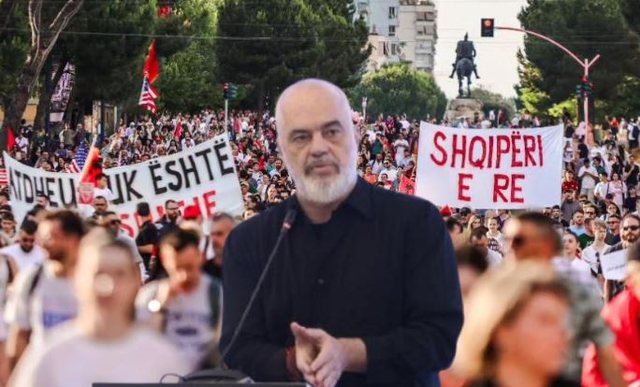 “Po dëmtoni turizmin dhe imazhin e Shqipërisë”, reagon Rama: Ja kush do jenë dy përfituesit nga kjo protestë!