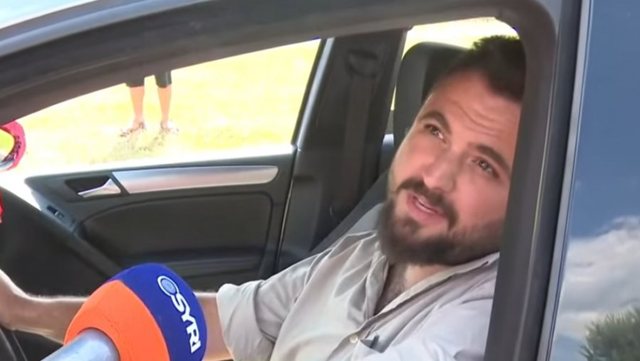“Nuk duam që të rinjtë të përfundojnë emigrantë si ne” – Shqiptari nga Frankfurti, 30 orë me makinë për të ardhur në protestë