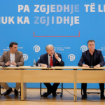 Berisha kërkon që demokratët të mbështesin “pa simbolet e PD” protestën (por nuk përmend që qytetarët kërkojnë edhe largimin e tij)