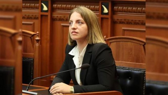 VENDIMI – Deputetja socialiste largohet nga PS: Prej sot jam deputete e pamvarun