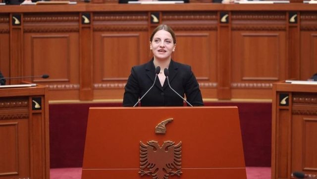 Marjana Koçeku fik telefonin, vendimin për largimin nga socialistët nuk ia ka komunikuar as Ballës dhe askujt tjetër në PS