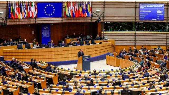 Parlamenti Europian kërkon përdorimin e shqipes në provimet shtetërore në Maqedoninë e Veriut