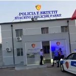 Grabiti taksistin nën kërcënimin e thikës, 27-vjeçari rezulton autor i disa vjedhjeve! (EMRI)