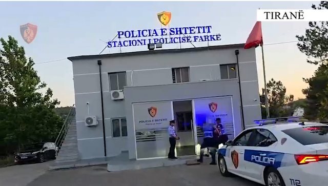Grabiti taksistin nën kërcënimin e thikës, 27-vjeçari rezulton autor i disa vjedhjeve! (EMRI)