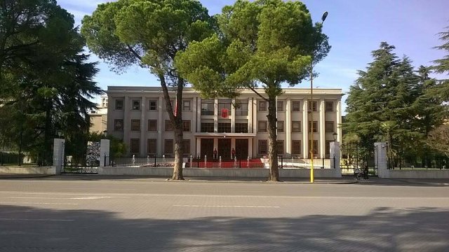 Presidenti Begaj dekreton lirimin nga detyra të 3 ambasadorëve dhe emërimin e 5 të tjerëve (EMRAT)