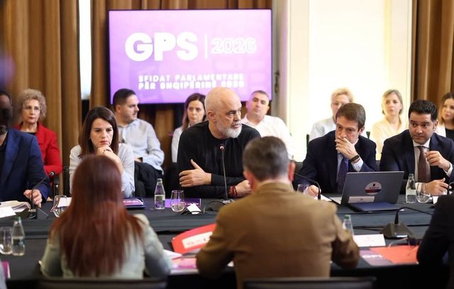 “Nxjerr Erioni koshat e mbushur me mbeturina” – Edi Rama “përplaset” me Braçen në mbledhjen e PS