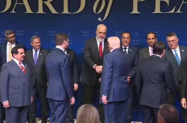 Taulant Balla “konfirmon” vizitën e Donald Trump në Tiranë, vitin e ardhshëm