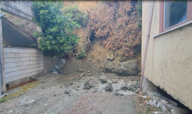 Rrëshqet kodra e Currilës në Durrës, dherat rrezikojnë pallatin