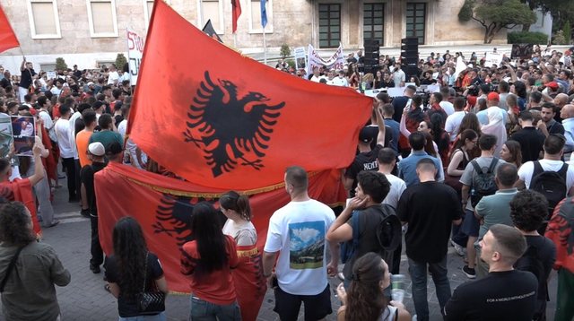 “Mos lejoni patronazhistët e PS dhe militantët e PD të na përçajnë. SPAK të nisë hetimet ndaj Ramës”