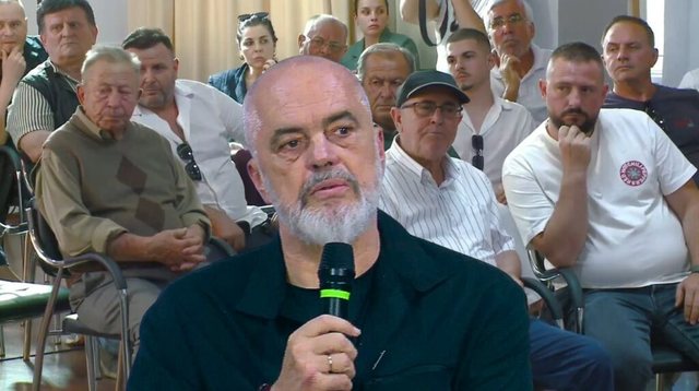 “25 vite luftoi im atë për tokën, derisa vdiq”/ Rama takim me banorët e Zvërnecit: Nuk di çfarë marrëveshje kanë bërë investitorët me pronarët