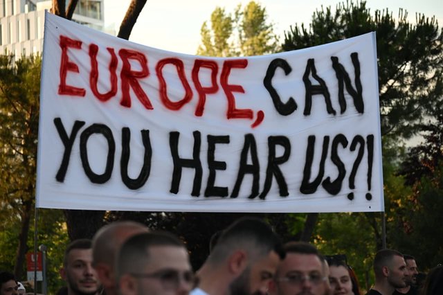 Nis protesta e 20-të në Tiranë, qytetarët mblidhen në Sheshin “Skënderbej”
