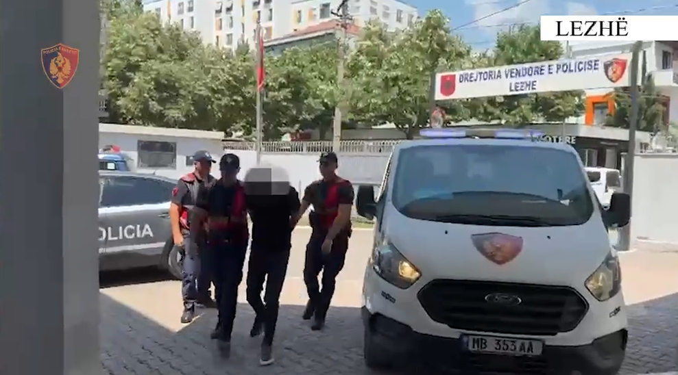 E rëndë në Lezhë/ Tentoi të përplaste me makinë nënën e bashkëjetueses, arrestohet i riu