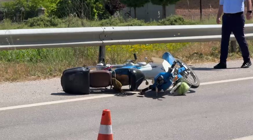 Vlorë: Aksident rrugor, përplaset motori me automjetin, plagoset drejtuesi