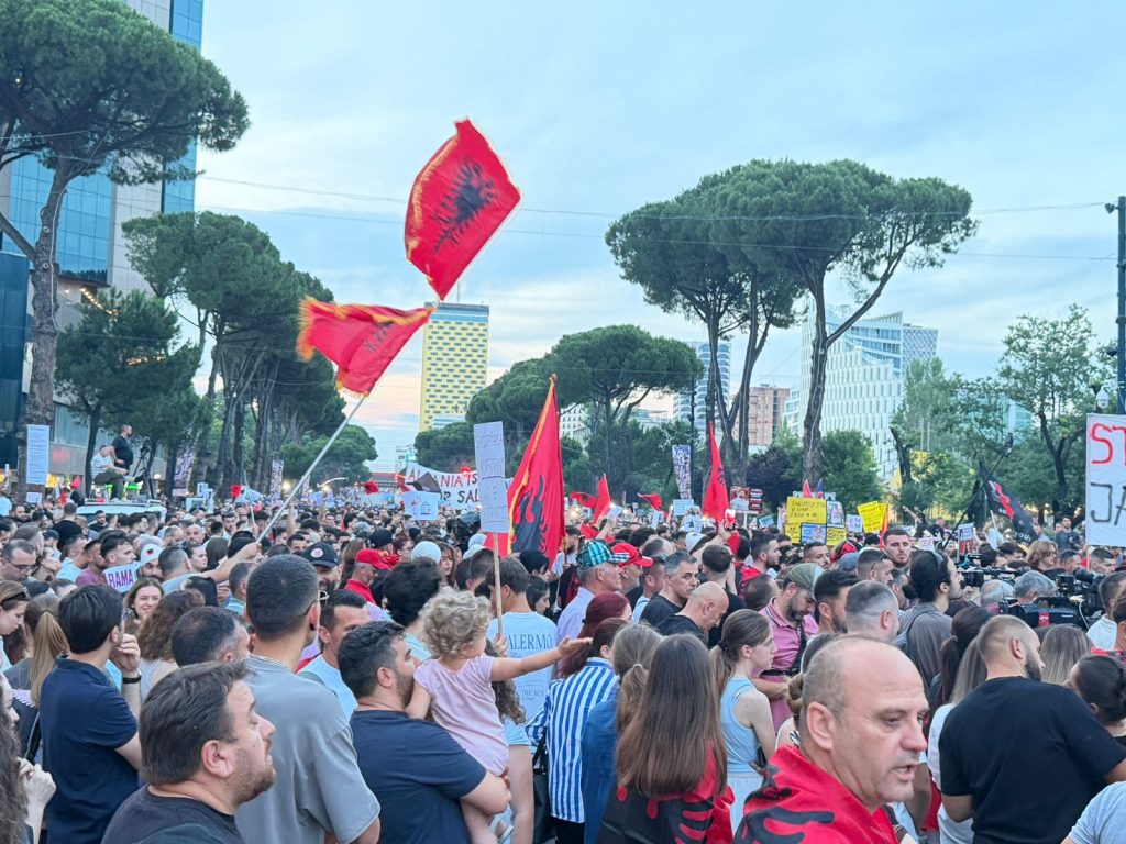 “Dorëheqje pa kompromis e Edi Ramës”, zhvillohet sot protesta e 18-të për largimin e kryeministrit