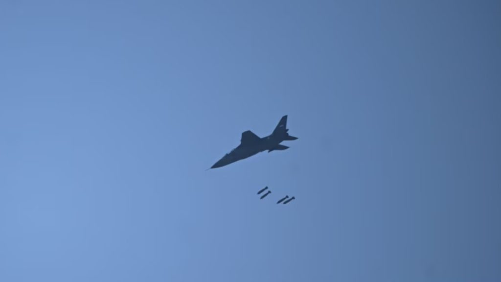 Serbia rrit arsenalin ushtarak, Vuçiç paralajmëron më shumë raketa kineze dhe avionë të rinj luftarakë