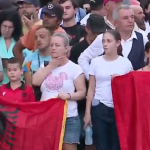 “Rama, jep dorëheqjen”/ Qytetarët nisin marshimin drejt Kryeministrisë: “Shqipëria kërkon revolucion”