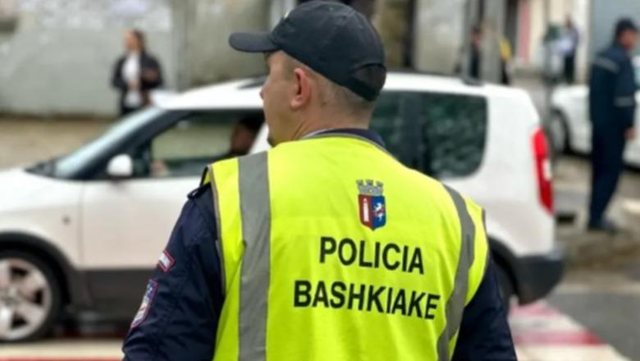 Emrat/ Goditi me grusht eprorin për shkak të transferimit, arrestohet punonjësi i Policisë Bashkiake të Tiranës!