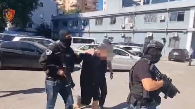 Arrestohet në Tiranë 48-vjeçari i kërkuar nga Italia, i dënuar me 13 vite burg për shfrytëzim prostitucioni