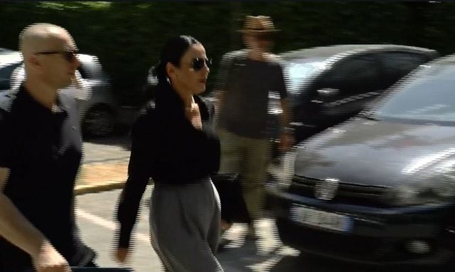 Balluku mbërrin në SPAK, do i komunikohen akuza të tjera për shkelje me tenderat për 6 raste!