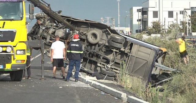 “Skena që pashë ishte një nga më të rëndat” – Gazetari tregon detajet e aksidentit me 1 të vdekur dhe 12 të plagosur