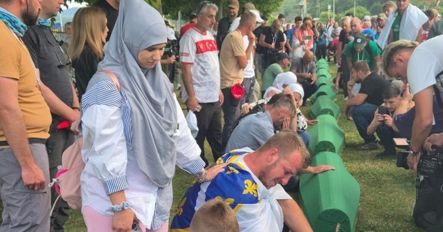 Srebrenica përkujton viktimat në 31-vjetorin e gjenocidit, rivarrosen mbetjet e 10 personave