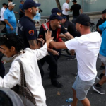 Pas përplasjeve te Parlamenti, qytetarët mblidhen në sheshin “Skënderbej”: Rama jepe dorëheqjen!