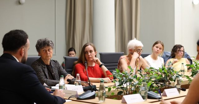 Shqipëria “qetëson” eurodeputetët për Zvërnecin