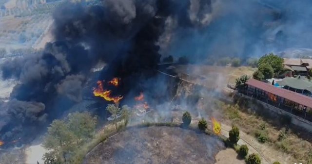 Alarm nga zjarret në Kavajë dhe Fier, Forcat e Armatosura ndërhyjnë nga ajri në Synej