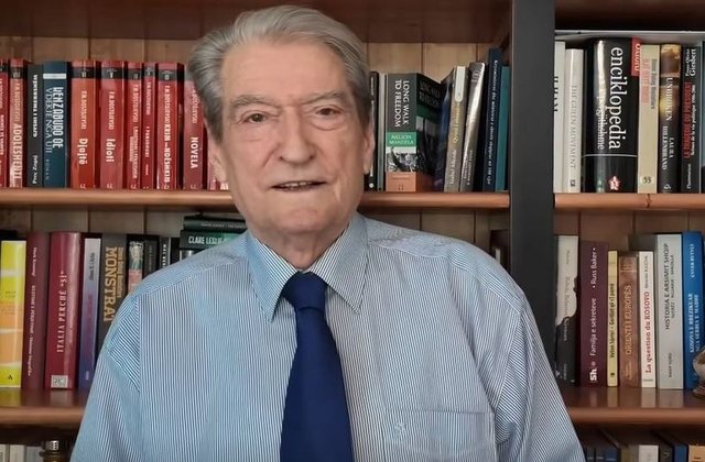 “Kërkesat e protestuesve janë edhe të PD-së”, Berisha për protestën me arkivol: Shqiptarët i organizuan Ramës funeralin e tij politik
