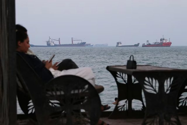 Trump godet Iranin për 5 orë, shpall SHBA-në “Roja e Hormuzit” dhe kërkon 20% tarifë për çdo ngarkesë