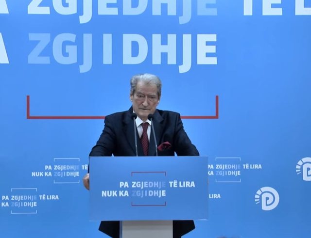 “Rama vërsuli trafikantët drejt bregdetit shqiptar”, Berisha: Po vendos ngjyra haremi në kryeministri ose të kinemave të seksit!
