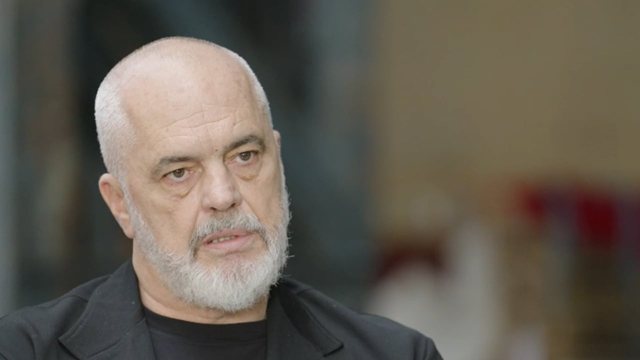 Gjykata e Lartë nuk pranon rekursin e bërë nga ish-zëvendëskryeministrja Belinda Balluku.  Trupa gjykuese lë në fuqi masën e sigurisë “pezullim nga detyra”.  Ndaj saj është në fuqi edhe masa e ndalimit për të dalë jashtë vendit.
