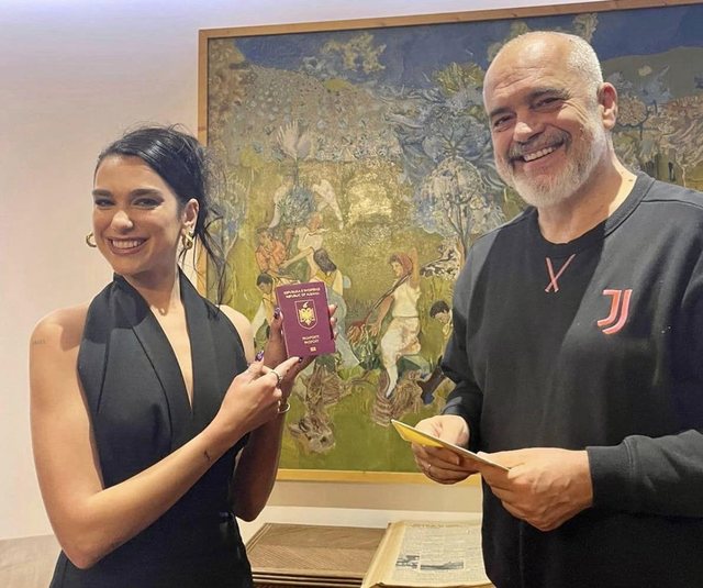 ​Debati për Zvërnecin, Dua Lipa kritikon Qeverinë shqiptare: Nuk mund të flasim për historinë pa folur për Shqipërinë sot
