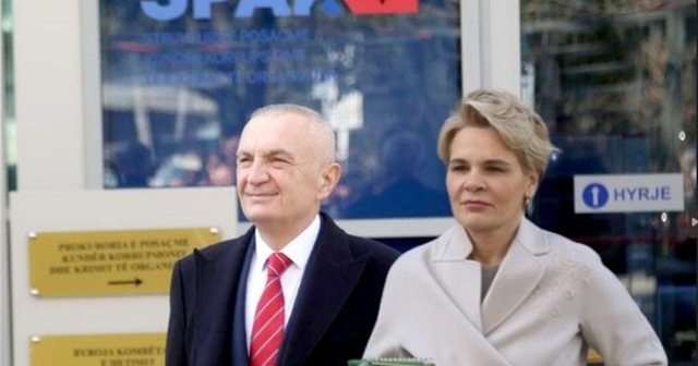 Pas akuzave dhe përplasjeve të ashpra në sallë, gjyqi i Ilir Metës dhe Monika Kryemadhit shtyhet për në 29 korrik
