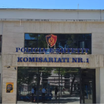 Protestat para Kuvendit, Policia shoqëroi dhe mbajti në Komisariat për dy orë edhe një gazetare që po raportonte