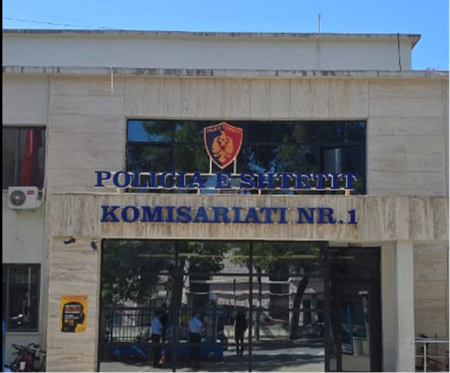 Protestat para Kuvendit, Policia shoqëroi dhe mbajti në Komisariat për dy orë edhe një gazetare që po raportonte