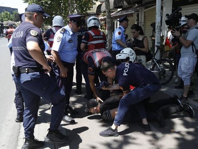 Protesta para Kuvendit/ Gjykata lë në arrest shtëpie 2 protestues, ja masa për të tjerët