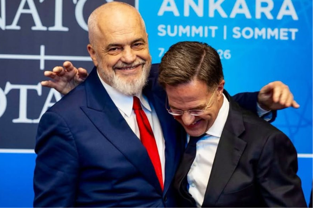 “Zemra mal” – Rama poston foton i përqafuar me shefin e NATO-s: Shihemi në Shqipëri