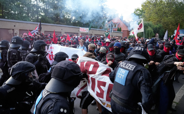 Mbi 20 mijë njerëz në shesh. Përplasje të forta mes policisë dhe protestuesve anti-AFD në Gjermani