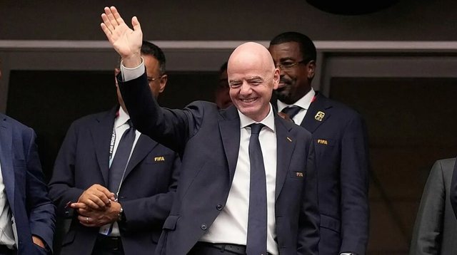 Parlamenti Europian kërkon hetim ndaj Infantinos për pezullimin e kartonit të kuq për Balogun