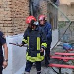 Humbi jetën nga zjarri që përfshiu banesën, 72-vjeçari ia vuri vetë flakën shtëpisë