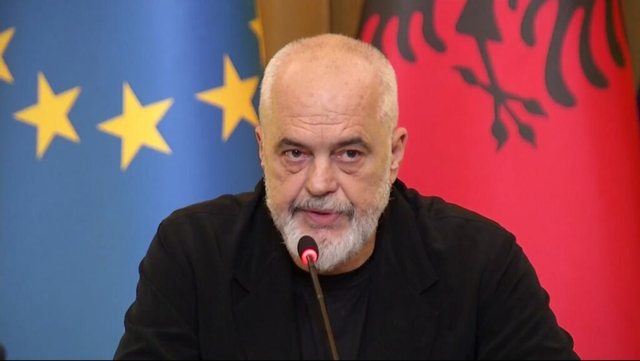 “Pas 13 vitesh, pse duhet të rrimë?”, Rama prezanton dokumentin ‘Prania Besnike’: Po mendoj të bëj një këngë me frazën ‘Rama jepe dorëheqjen’