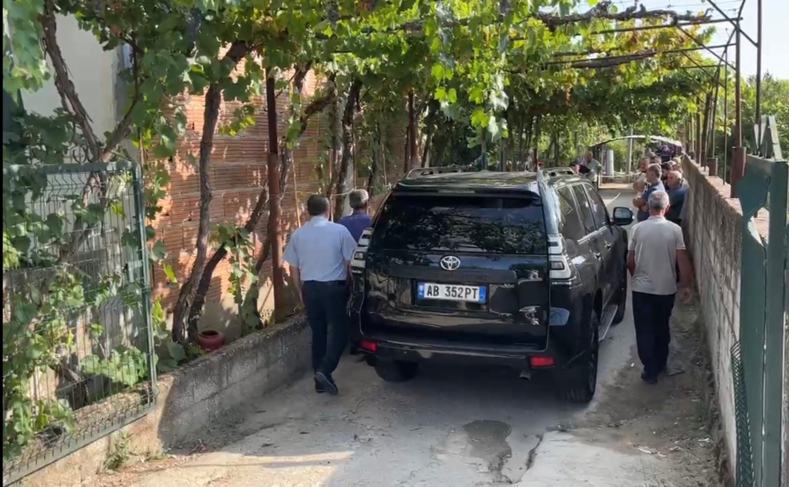Çiftit Plaka i jepet lamtumira e fundit mes dhimbjes për ngjarjen e rëndë që tronditi mbarë vendin