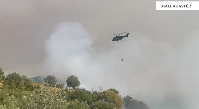 Përkeqësohet situata nga zjarri në Mallakastër! Evakuohen 15 familje