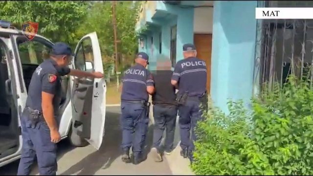 Dhunoi dhe kanosi bashkëshorten, arrestohet në flagrancë 67-vjeçari në Burrel, i sekuestrohet një armë zjarri!