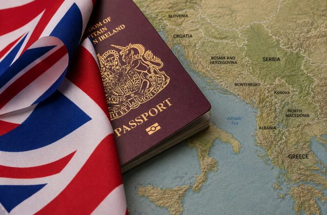 Shqiptarëve iu miratuan vetëm 65.5% e aplikimeve për vizë në Britani, kundrejt 95% për serbët