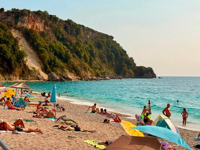 Shtohen plazhet publike në bregdet, Gonxhja nxjerr shifrat: 675 parcela më shumë se vitin e kaluar