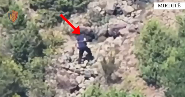 Piromani që vuri 5 zjarre rresht (dhe që u lirua nga gjykata, pavarësisht se e kishte bërë më parë)