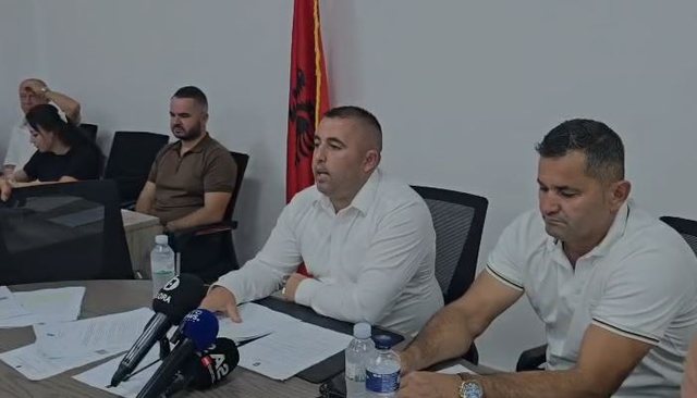 Selenica kundër shkrirjes me Vlorën, 19 vota unanime në Këshillin Bashkiak: Mos na bashkoni!